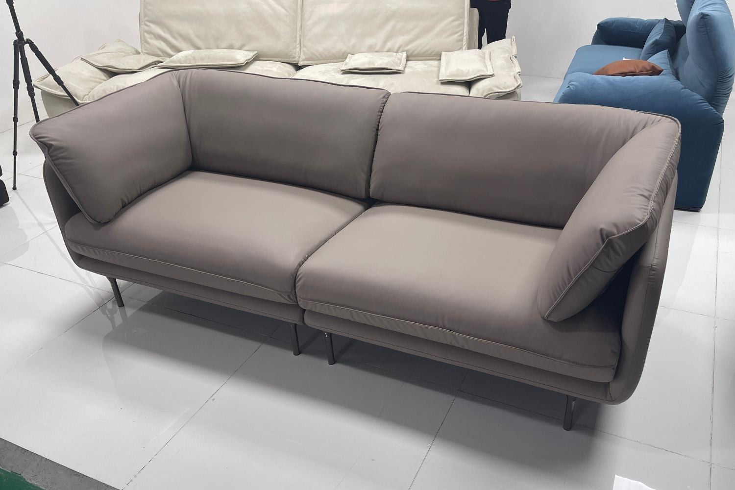Cuddle 220cm Grey Pet Friendly Leather Jackson Low | Mar 25