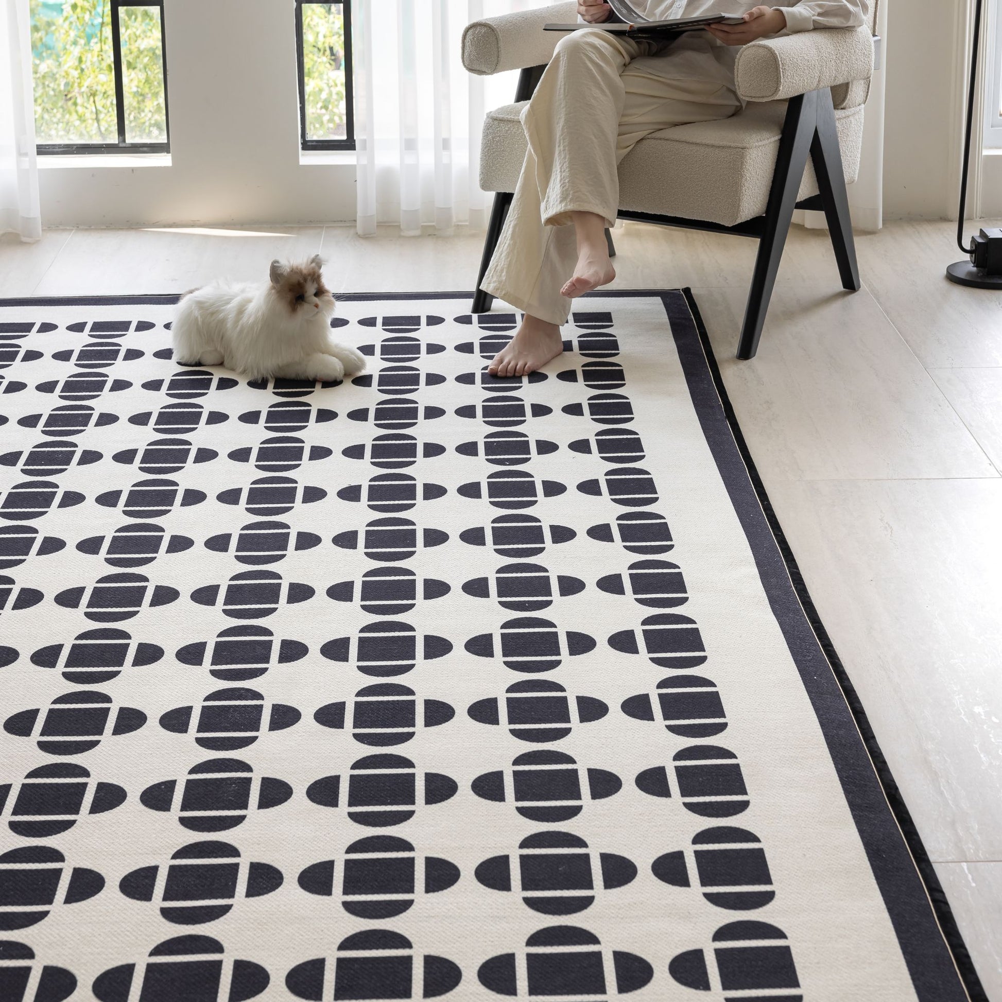 Octave washable rug black
