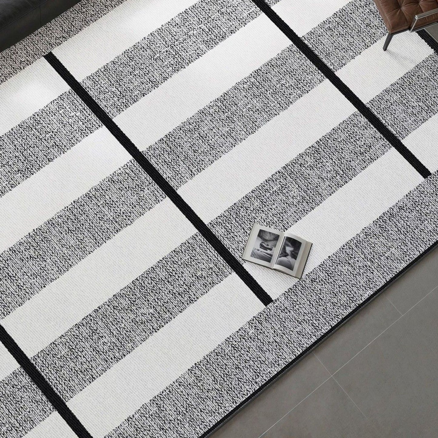 Oscar contrast water resistant rug