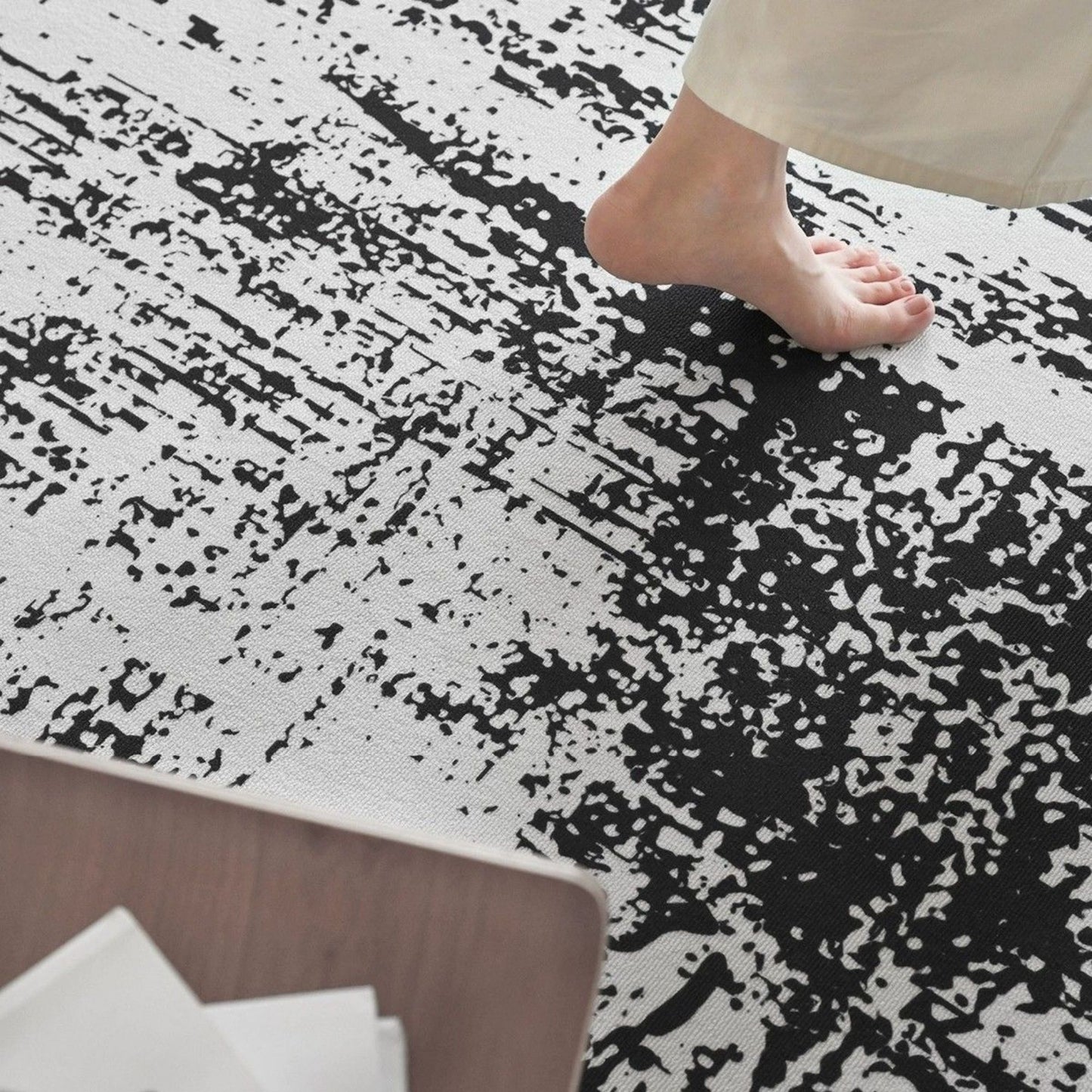 Oscar modern water resistant rug