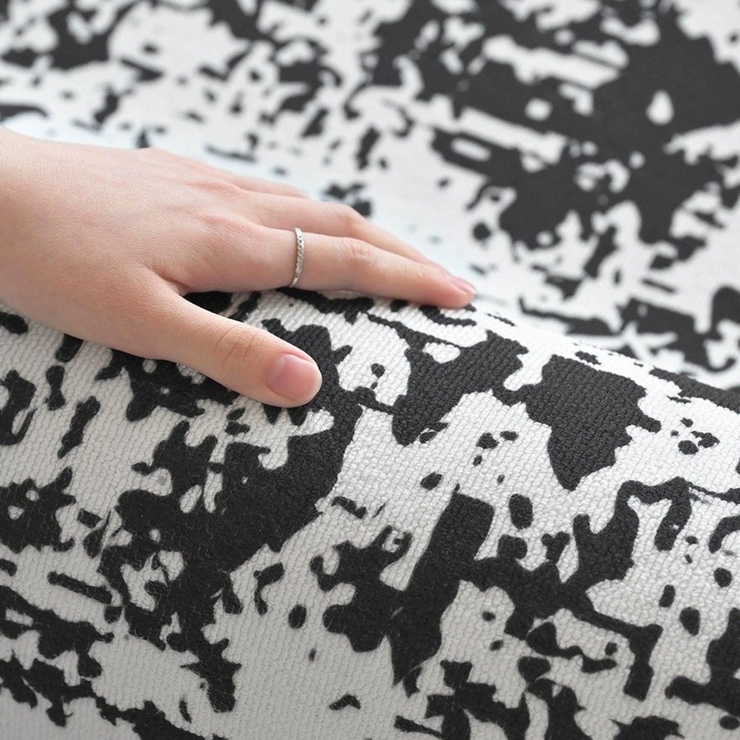 Oscar modern water resistant rug