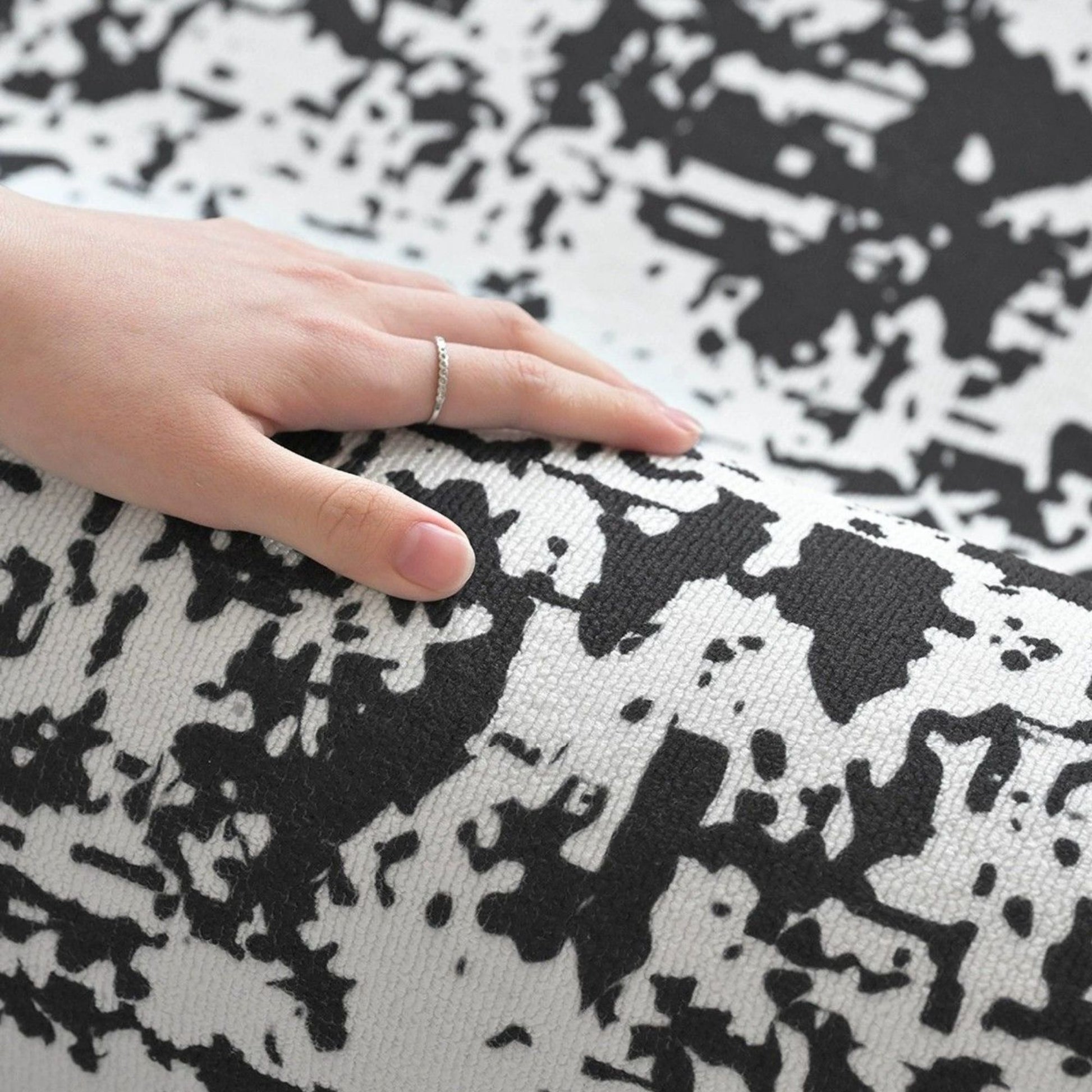 Oscar modern water resistant rug