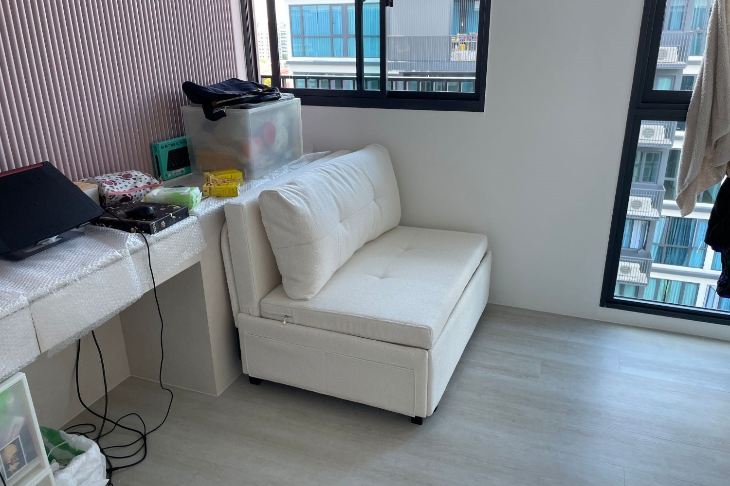 Ciabatta 106cm White (Fila-01) Fabric Sofa Bed Lynn | Mar 24