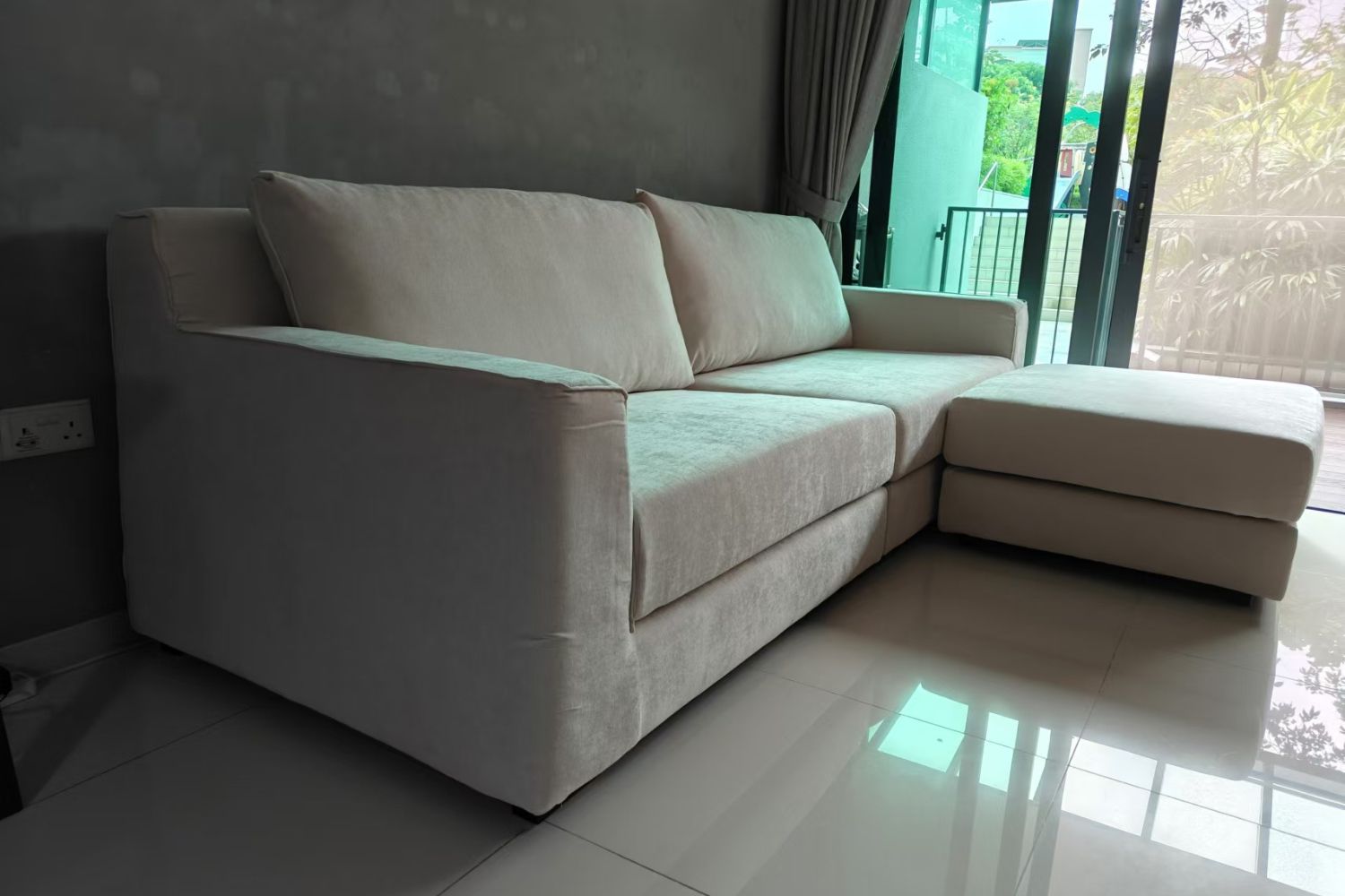 Comfort 260cm White Fabric Sofa + Ottoman Jeff Lee | Oct 24