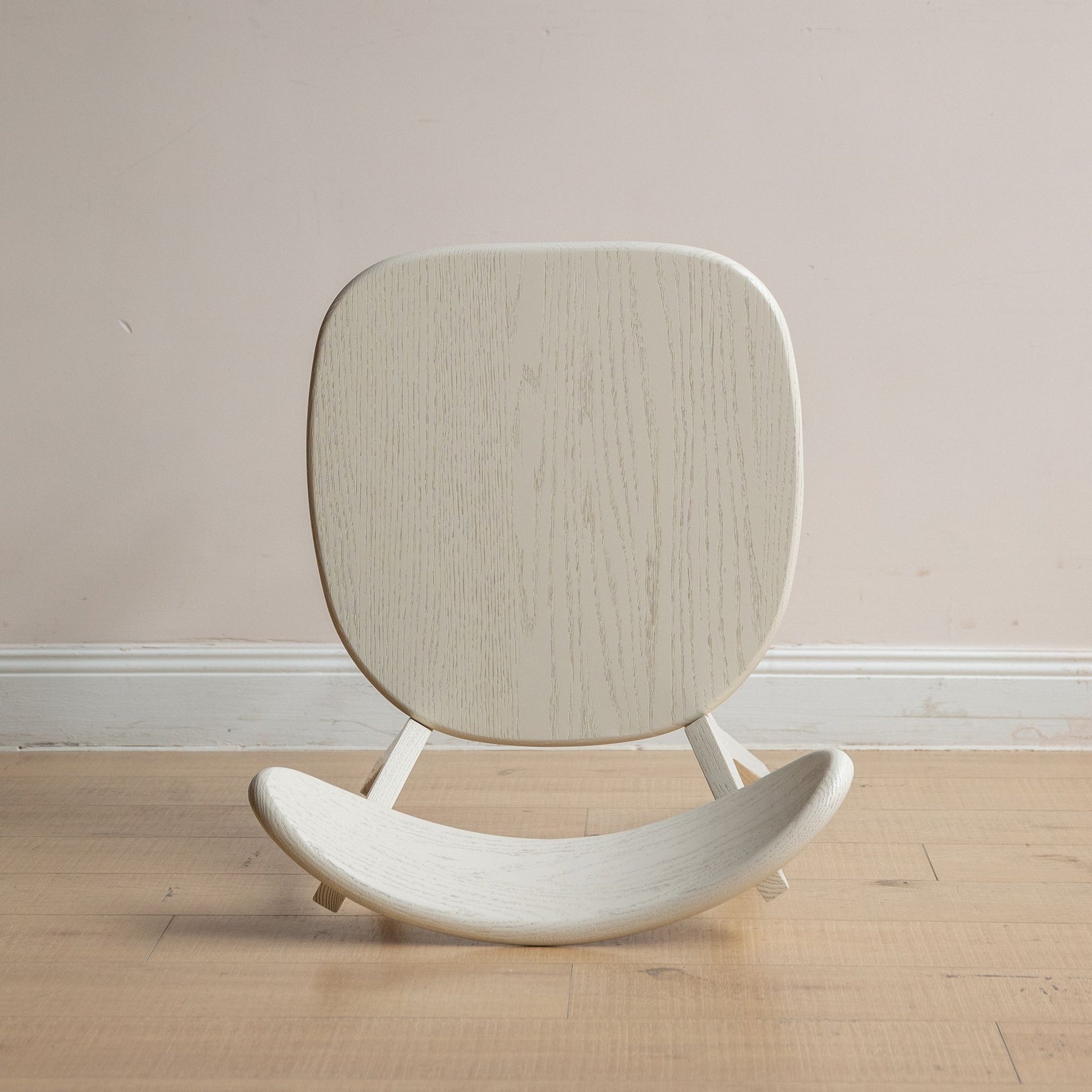 Tank oak wood chair in white finish