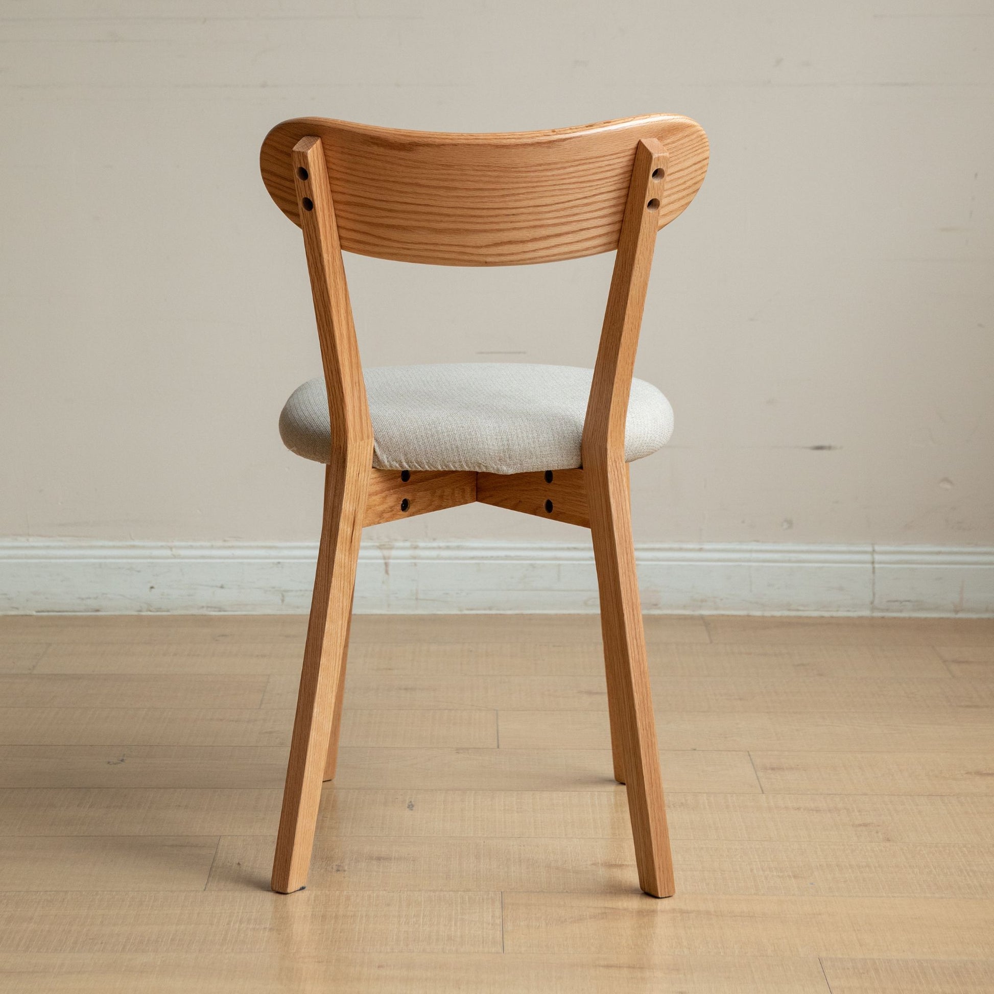 Tank oak wood fabric chair with natural wood finish and white fabric