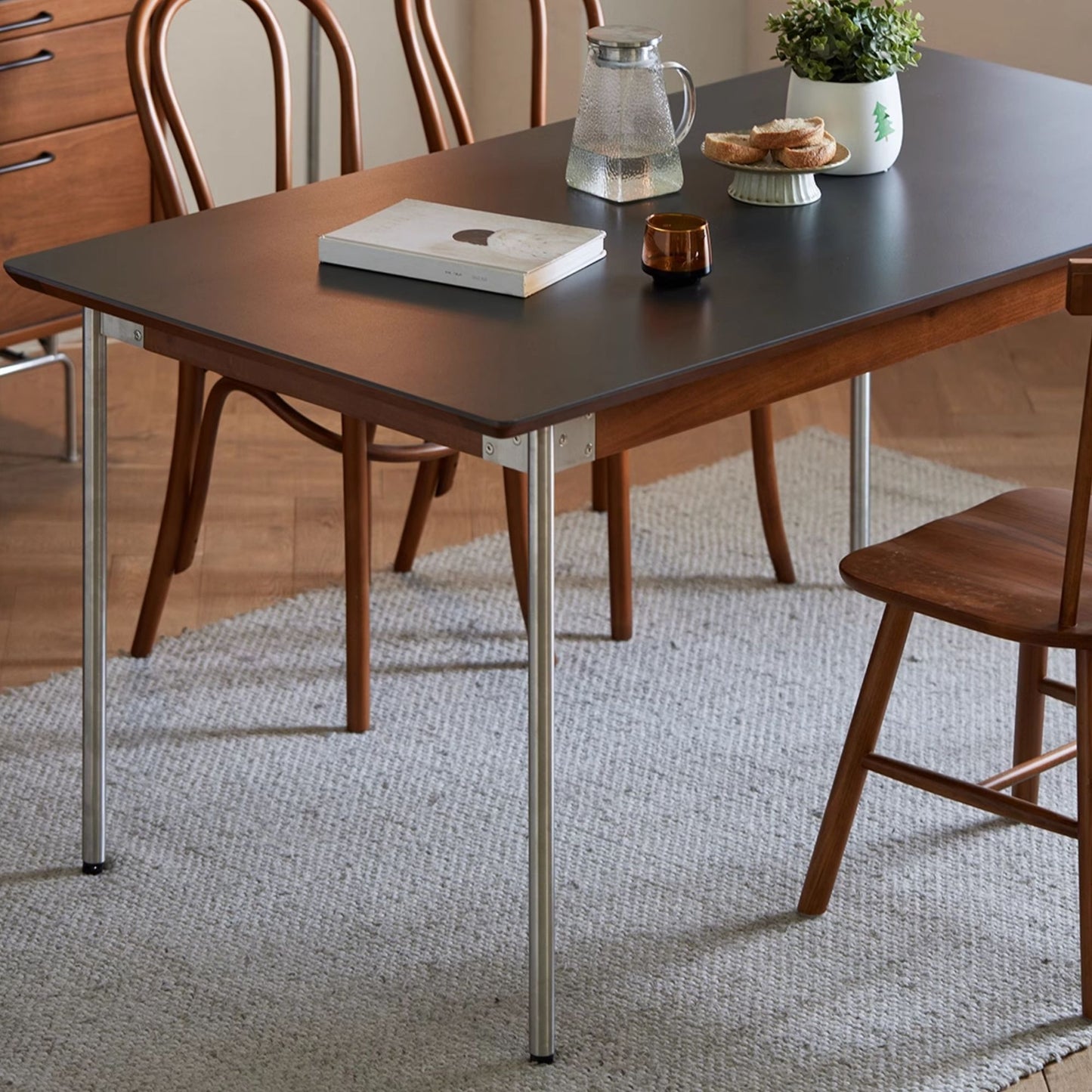 Taylor sintered stone dining table black