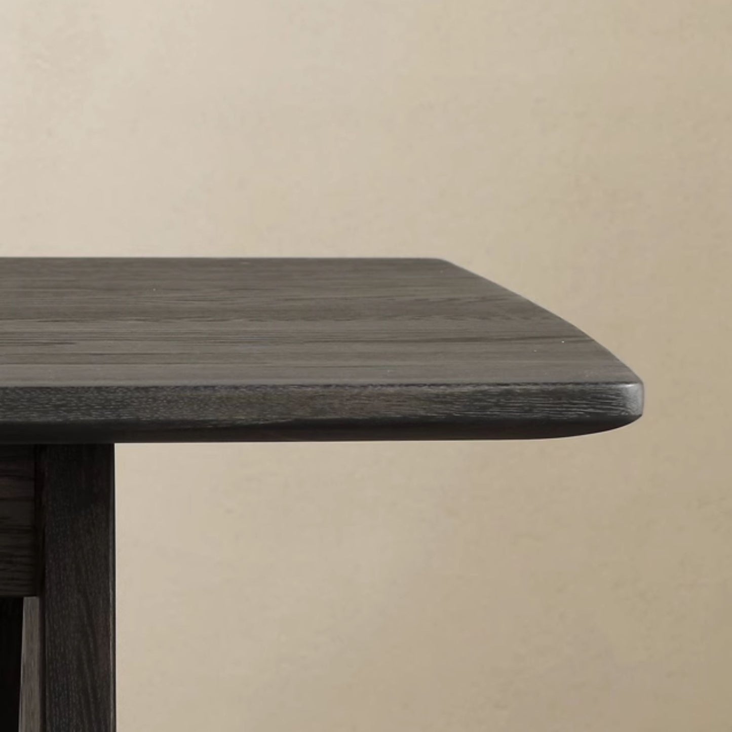 Tinta oak wood bench with black finish