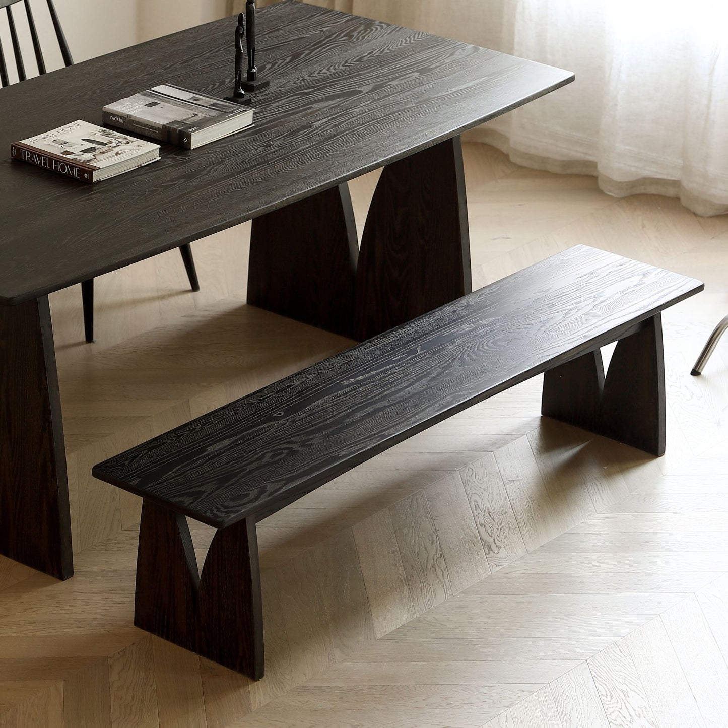 Tinta oak wood bench with black finish