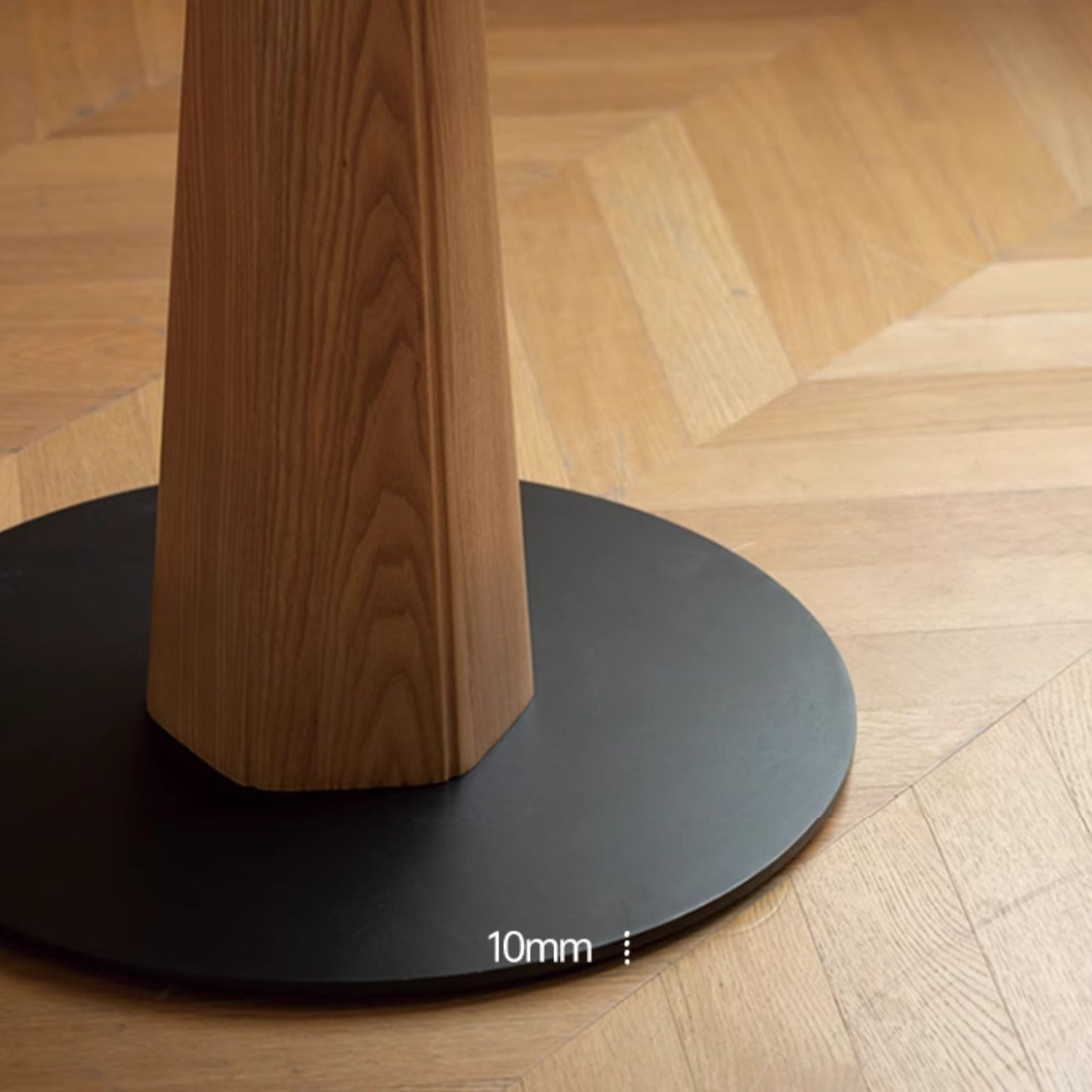 Tondo oak wood round dining table