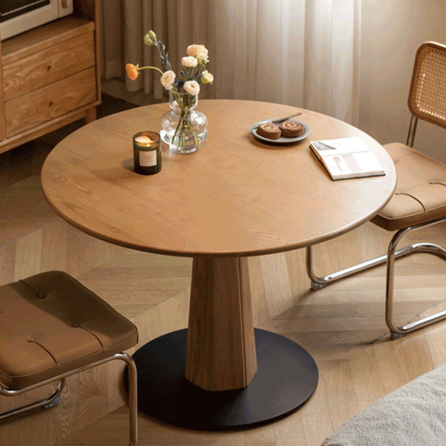 Tondo oak wood round dining table