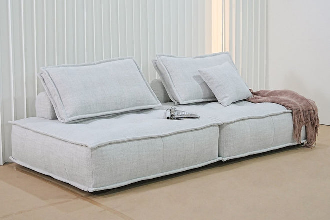 Chunk 2x105cm white fabric lounge chair | Demo 2