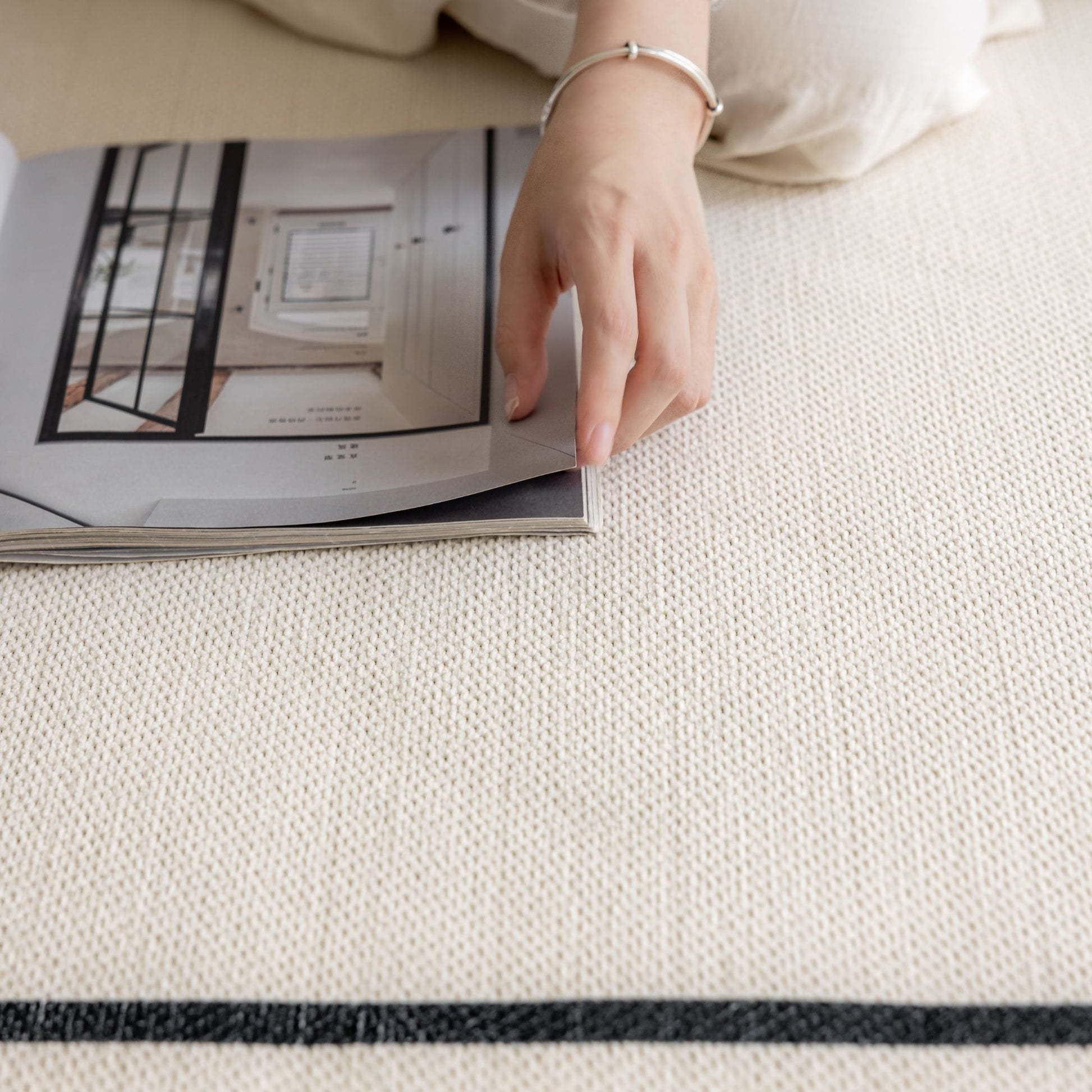 Osman washable rug white