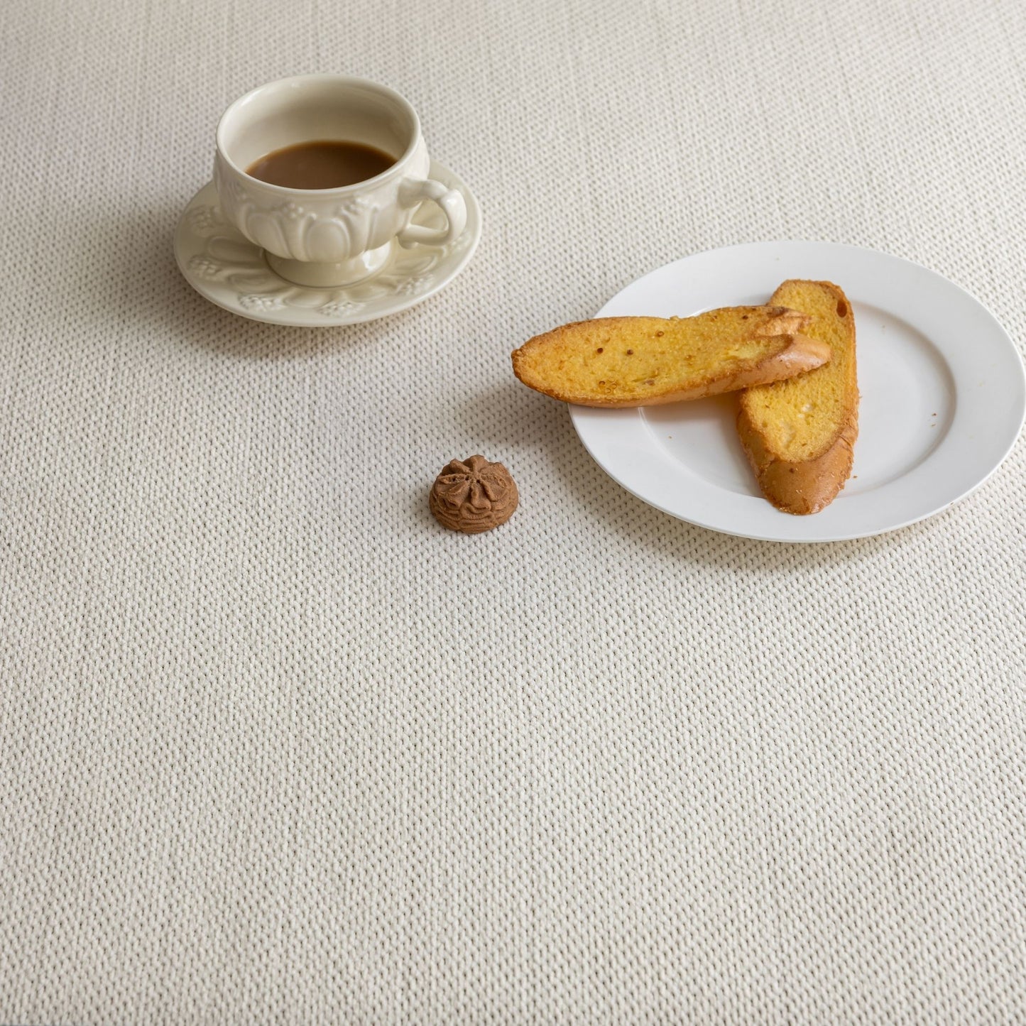 Osman washable rug white