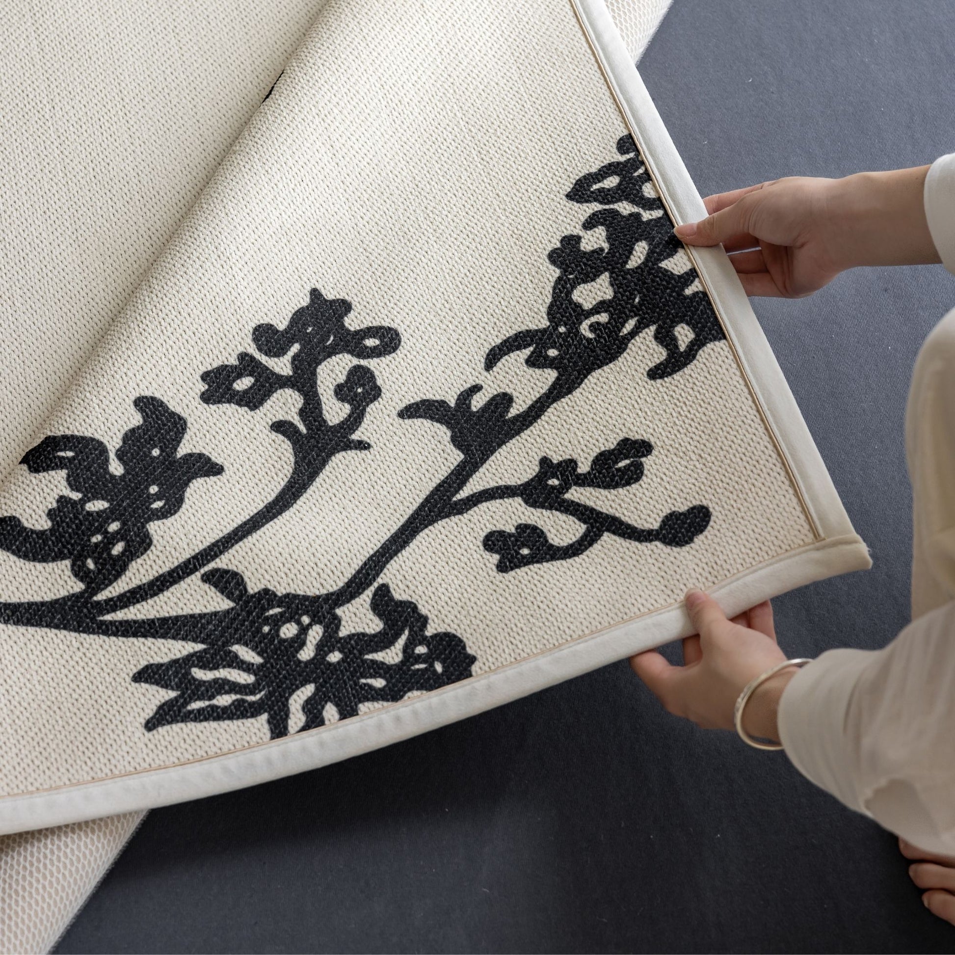 Osman washable rug white