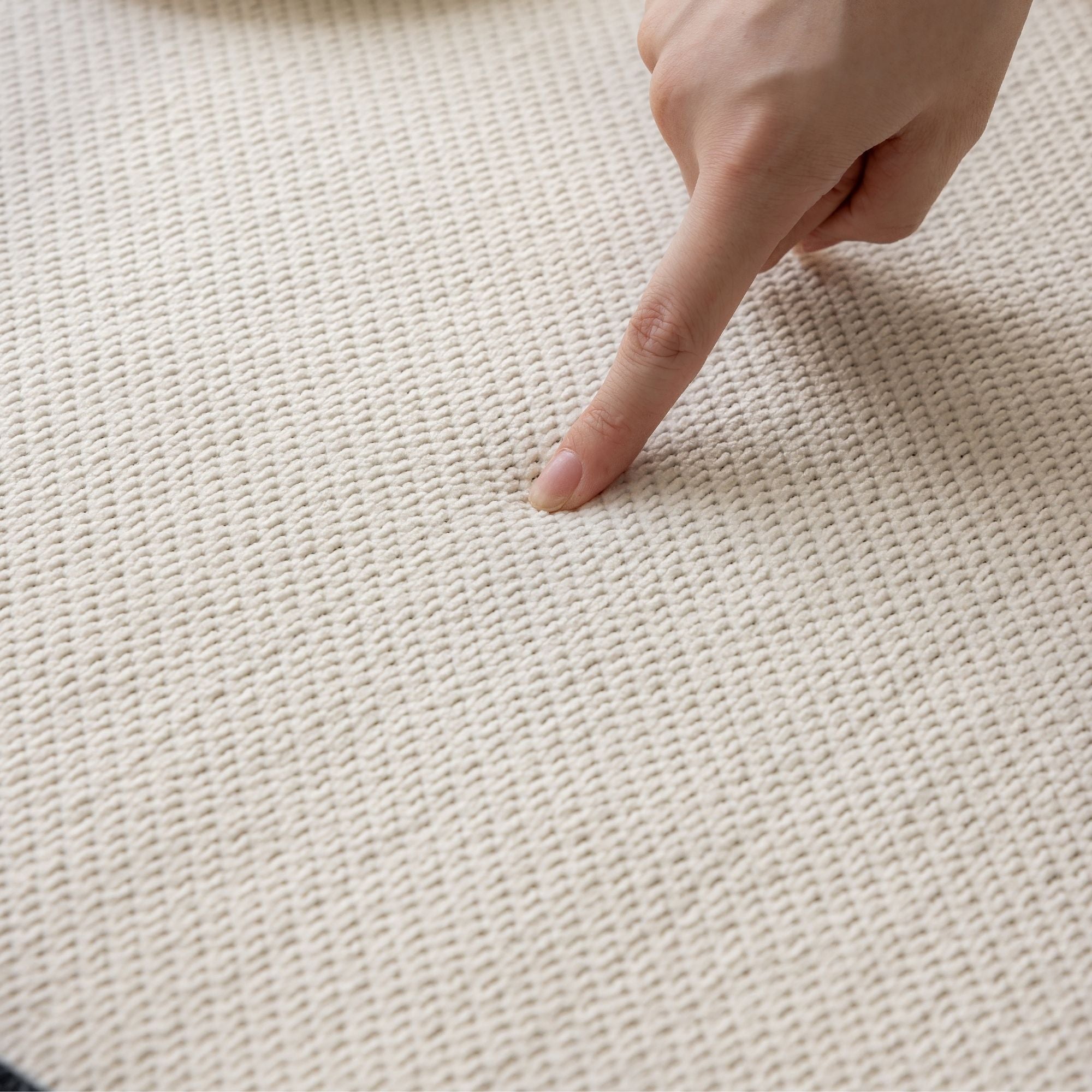 Osman washable rug white