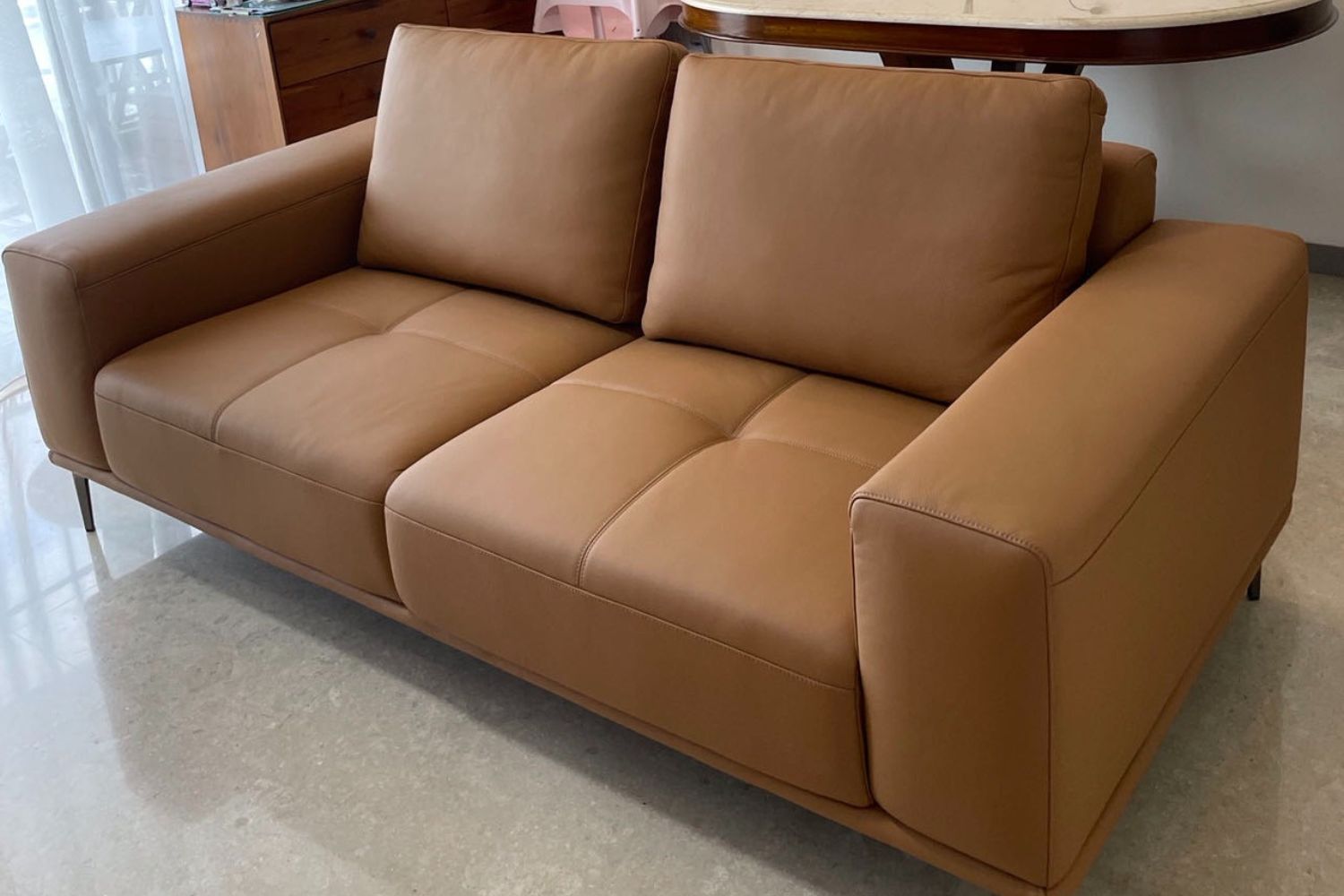 Calm leather sofa in brown