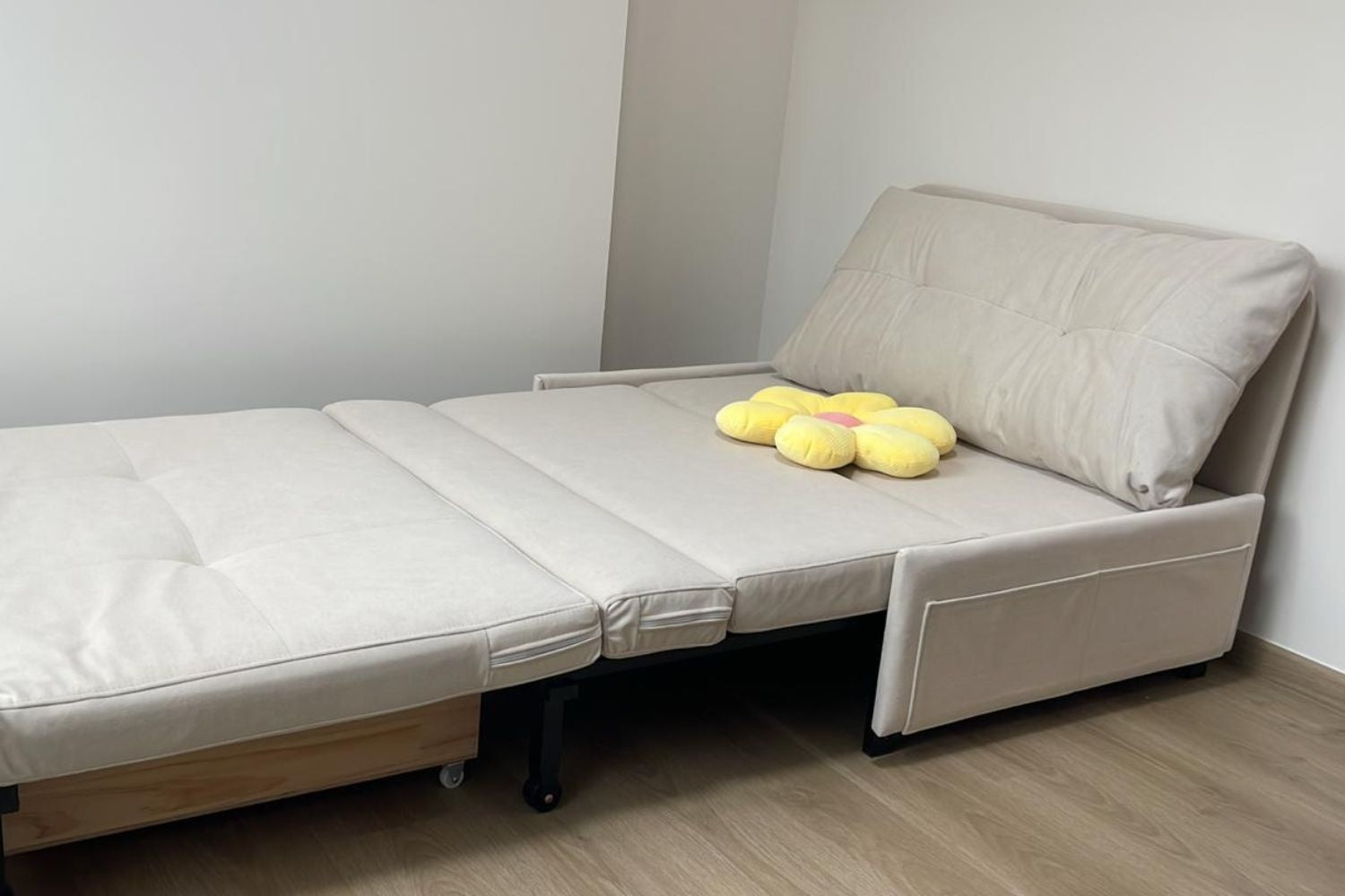 Ciabatta beige pet friendly fabric sofa