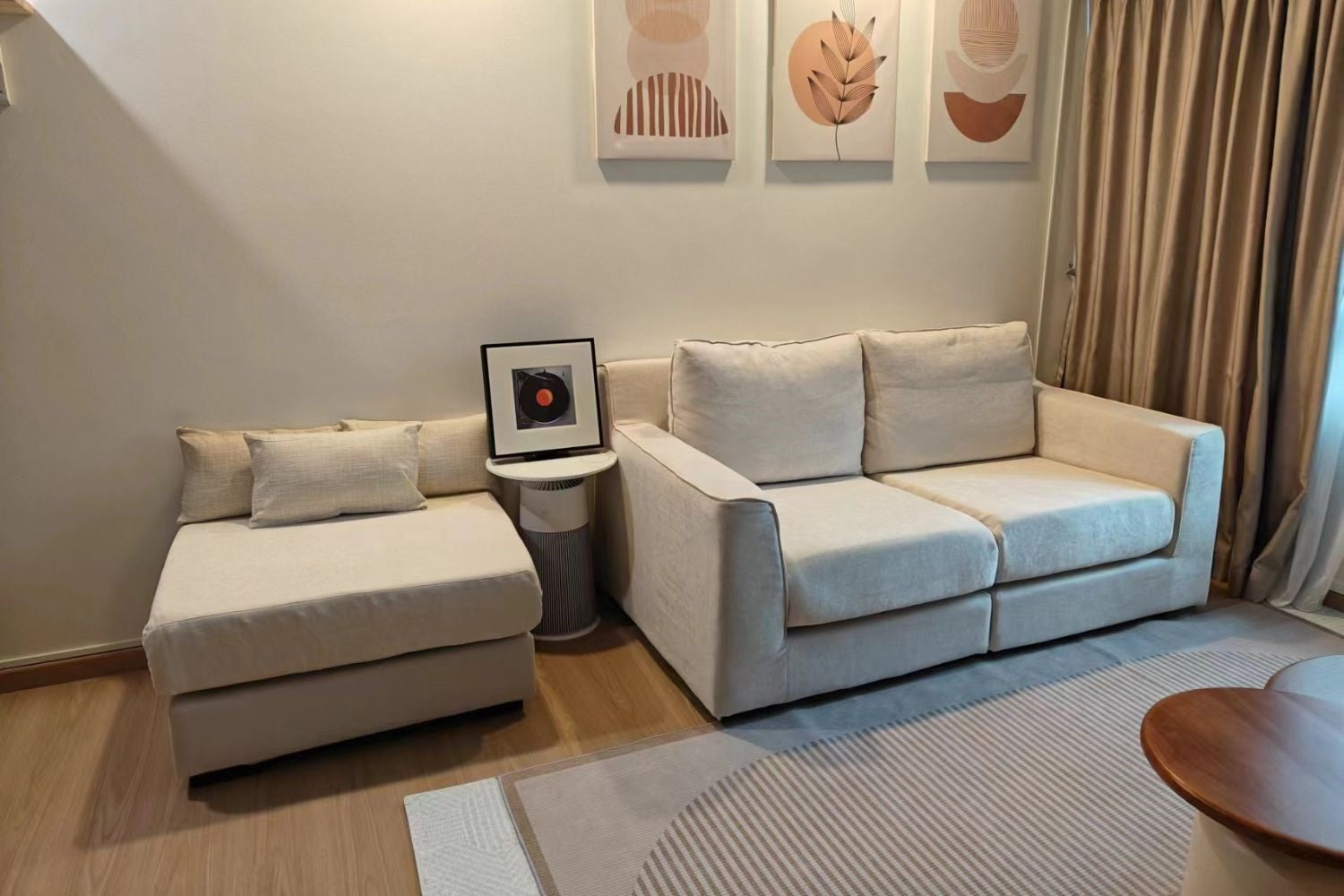 Comfort 180cm sofa with ottoman in white