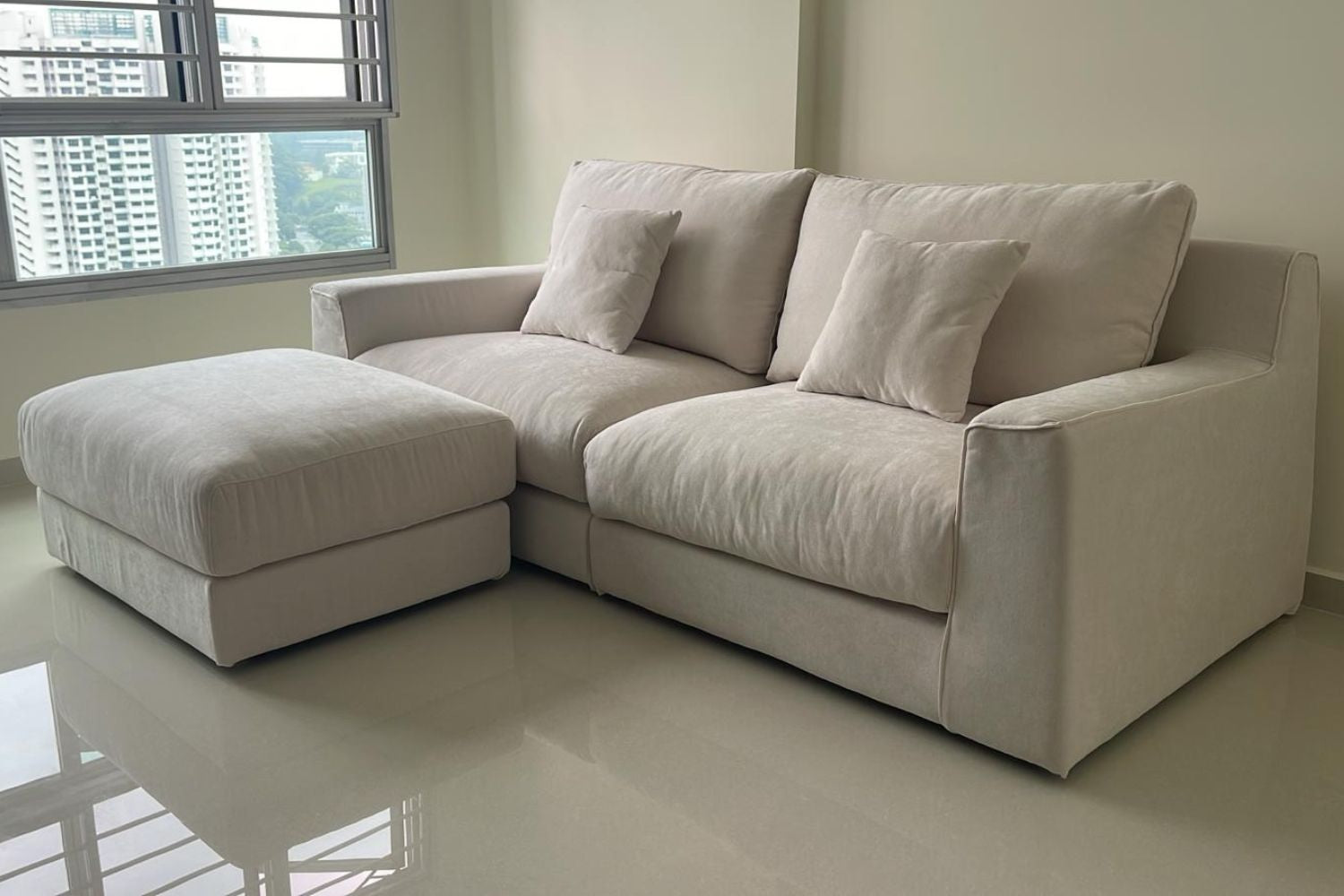 Comfort 3 seater fabric sofa with ottoman in white