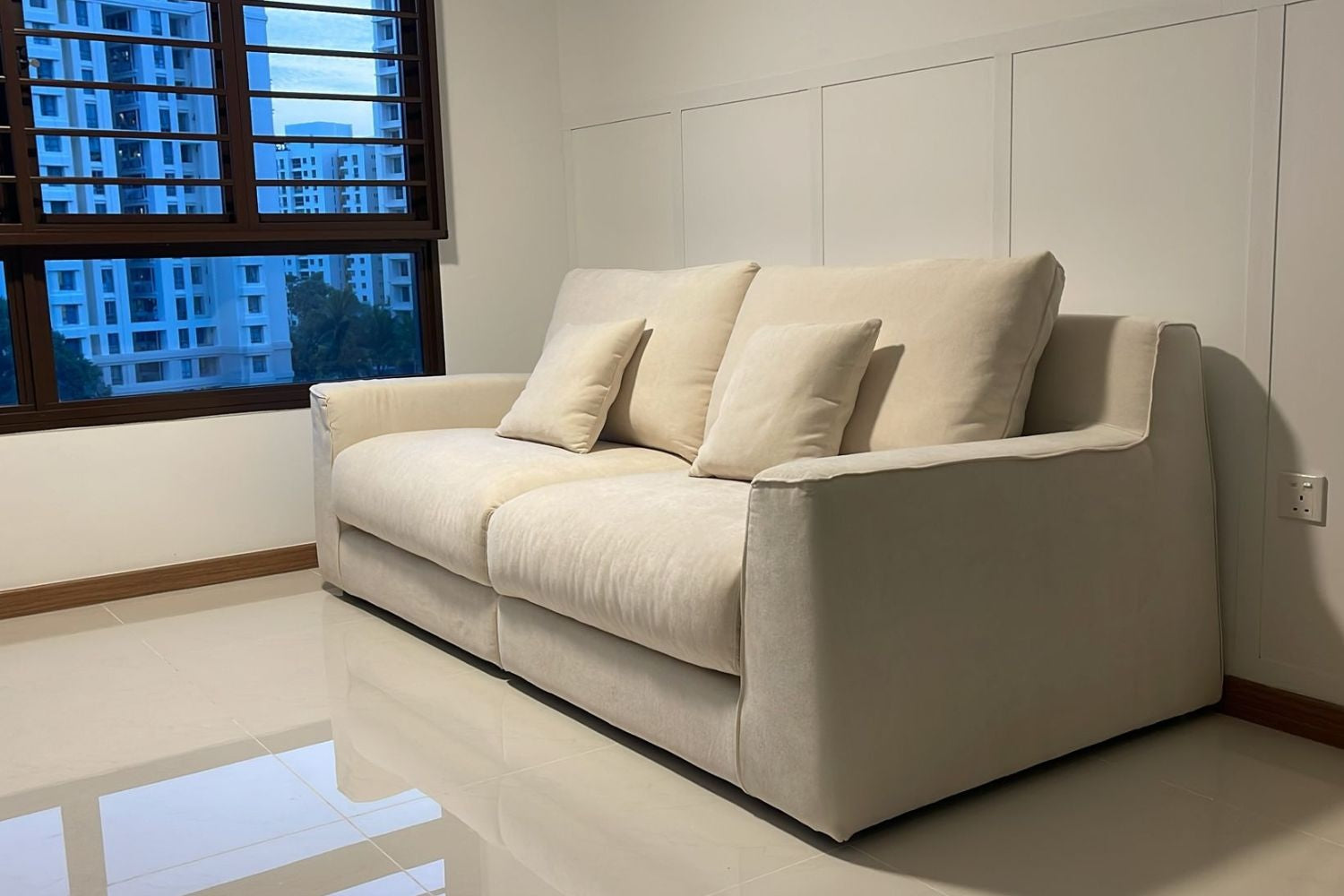 Comfort 220cm white chenille fabric sofa