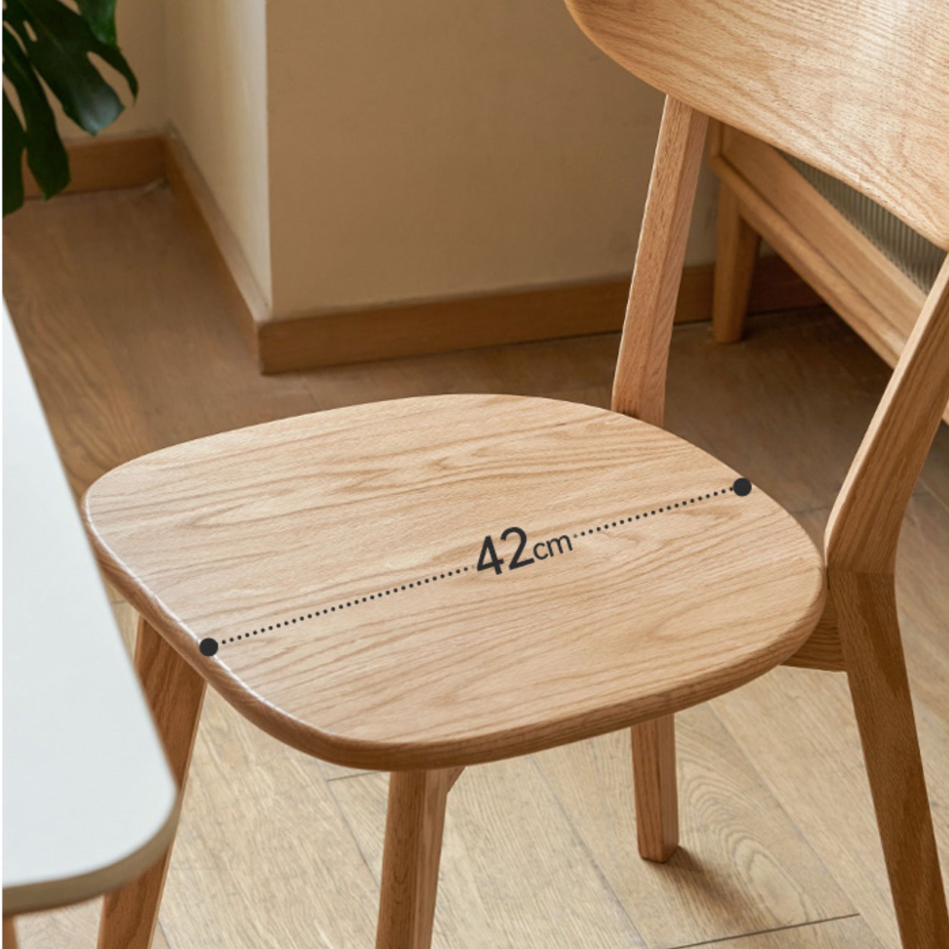 Tank oak wood chair in natural wood finish