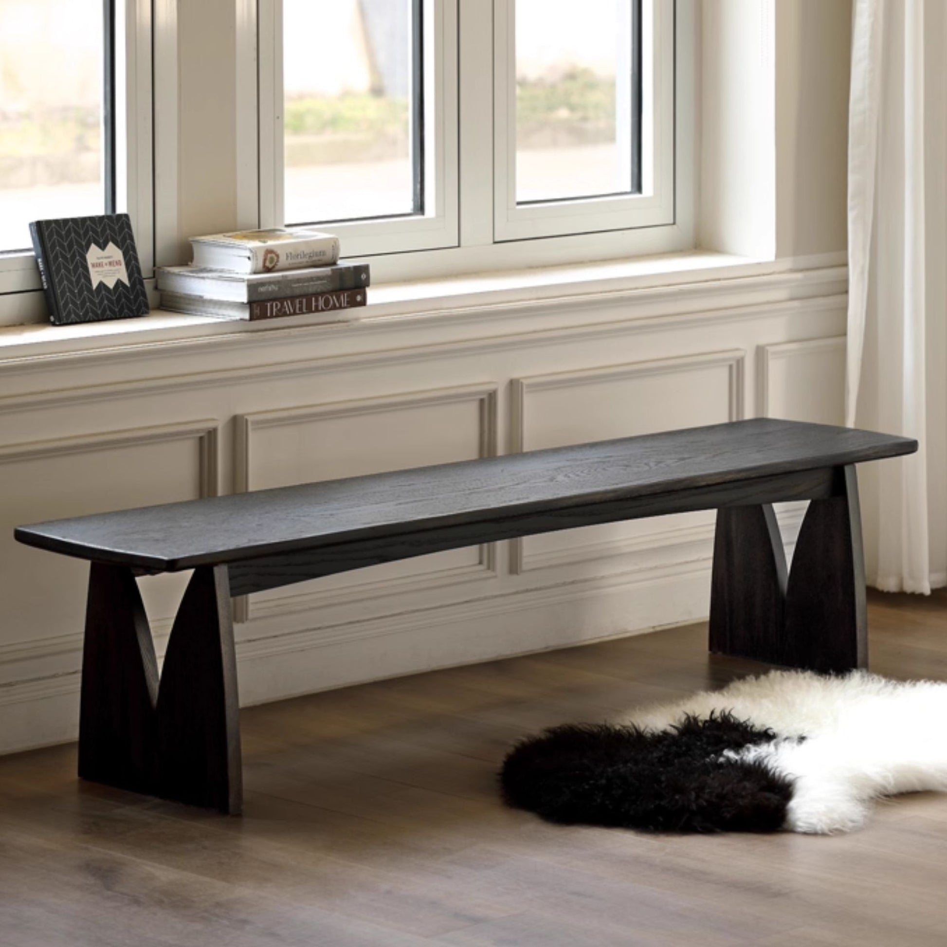 Tinta oak wood bench with black finish